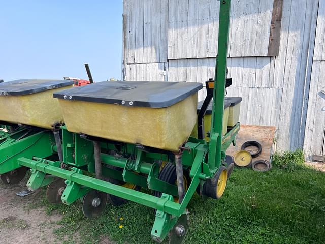 Image of John Deere 7200 equipment image 2
