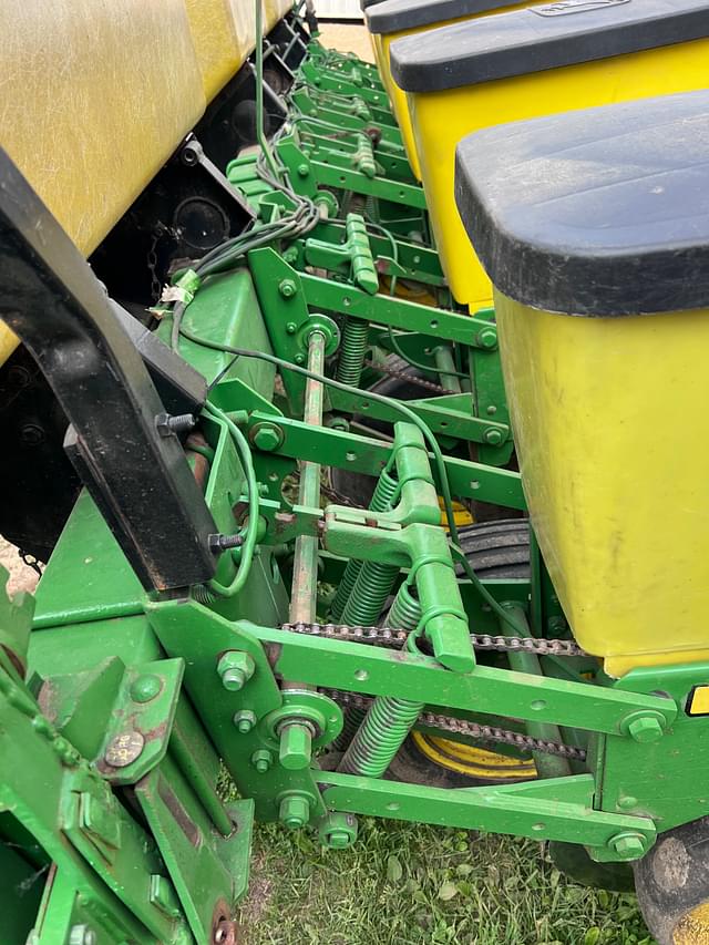 Image of John Deere 7200 equipment image 4