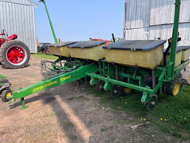 Image of John Deere 7200 equipment image 1