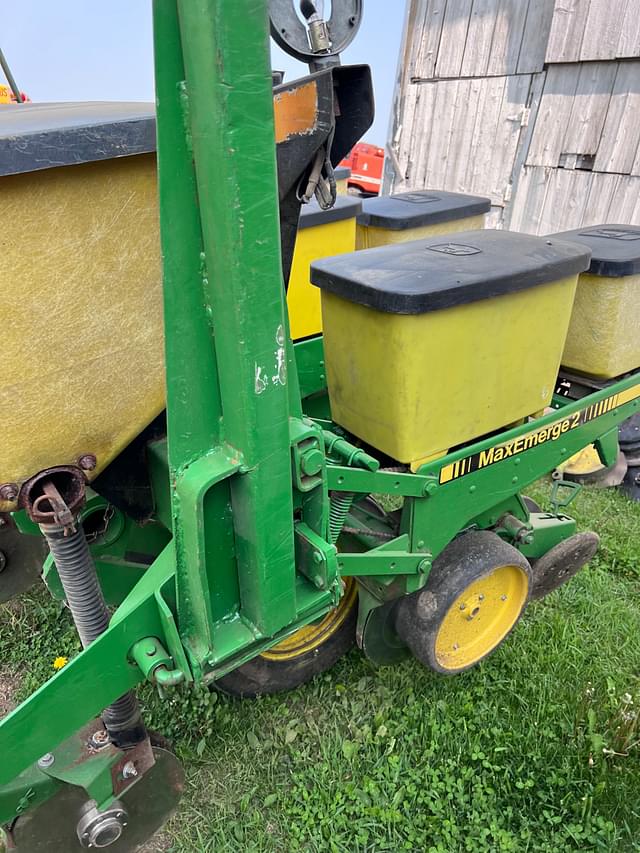 Image of John Deere 7200 equipment image 3