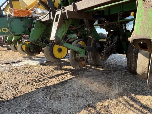 Image of John Deere 7200 equipment image 4