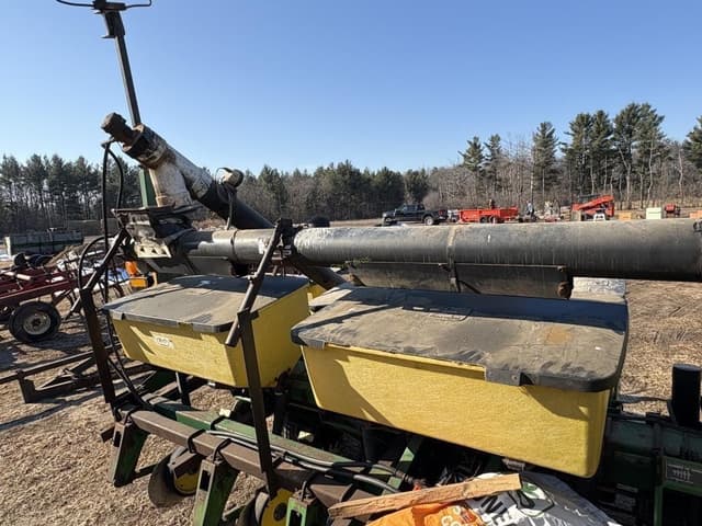 Image of John Deere 7200 equipment image 2