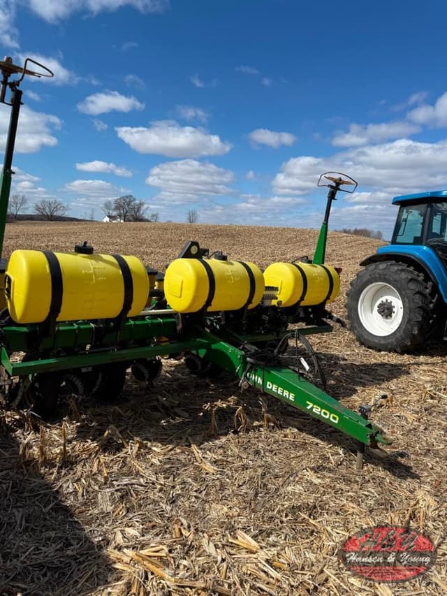 Image of John Deere 7200 equipment image 2