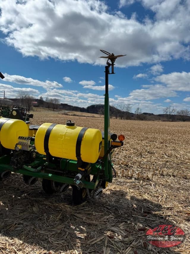 Image of John Deere 7200 equipment image 3