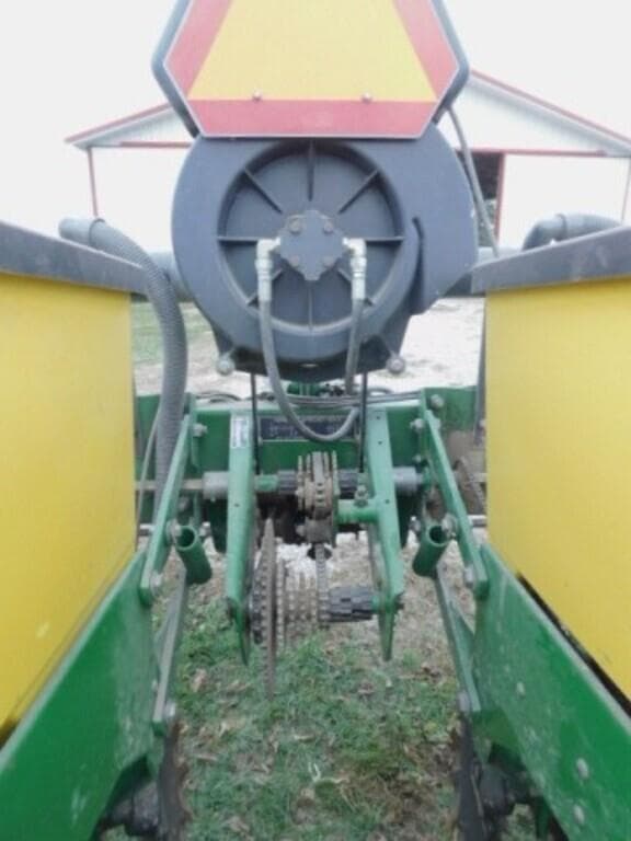 Image of John Deere 7200 equipment image 3