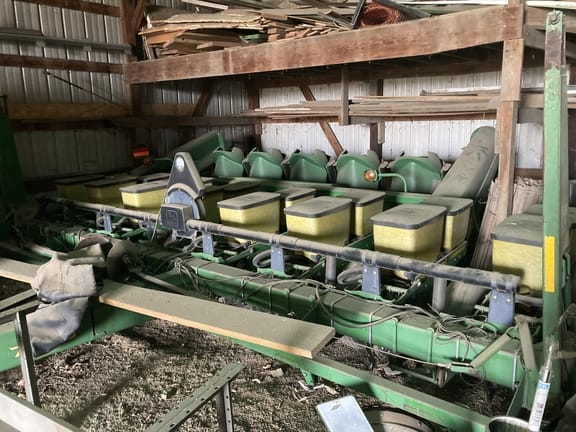 Main image John Deere 7200