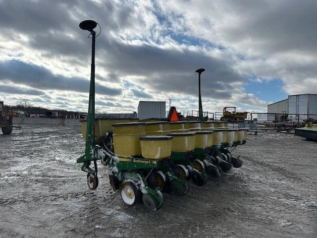 Image of John Deere 7200 equipment image 2