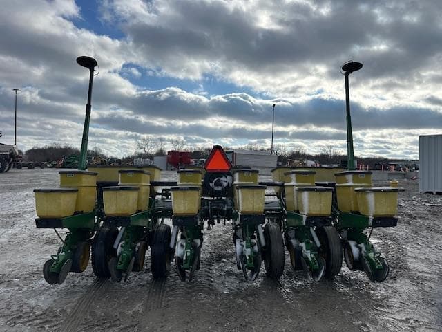 Image of John Deere 7200 equipment image 3
