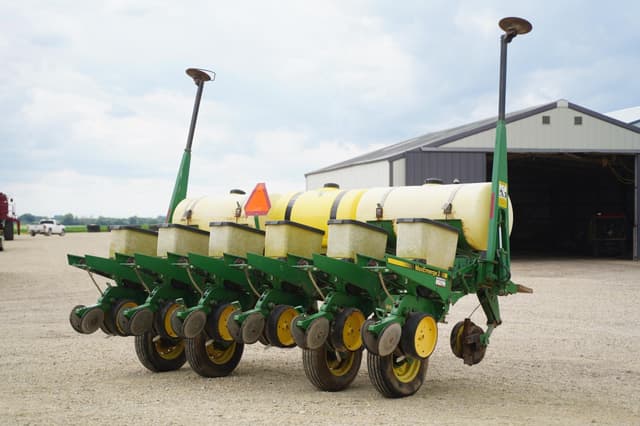 Image of John Deere 7200 equipment image 4
