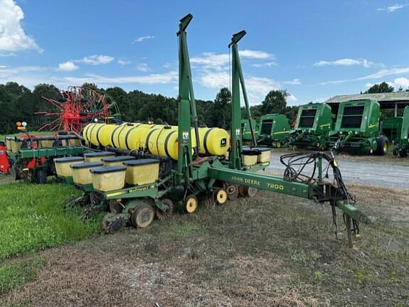 Image of John Deere 7200 equipment image 1