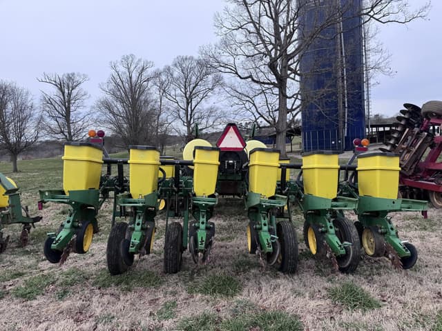 Image of John Deere 7200 equipment image 2