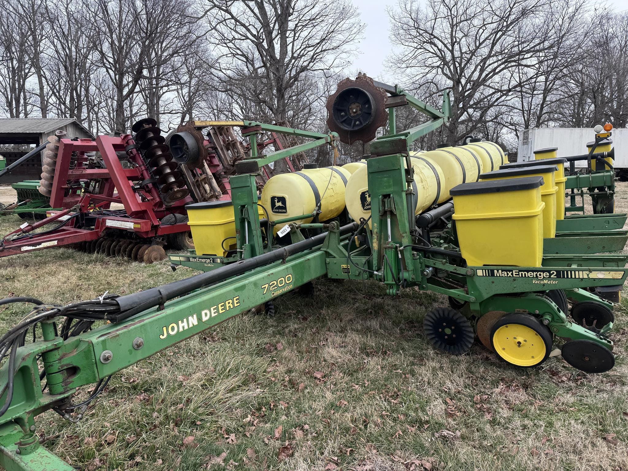 John Deere 7200 Equipment Image0