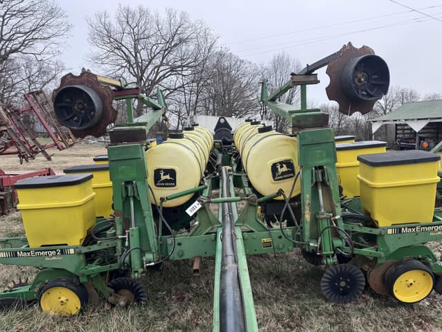 Image of John Deere 7200 equipment image 4