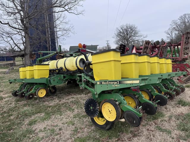 Image of John Deere 7200 equipment image 1