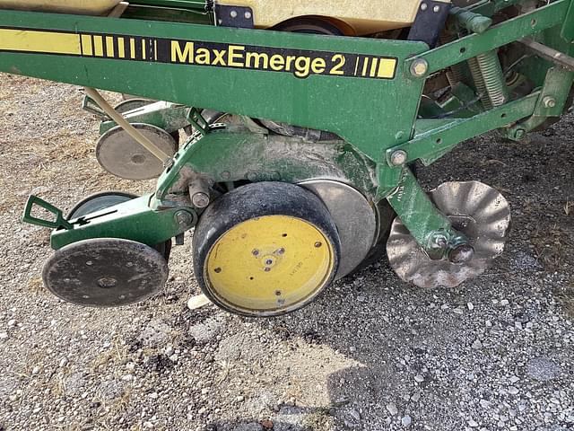 Image of John Deere 7200 equipment image 4