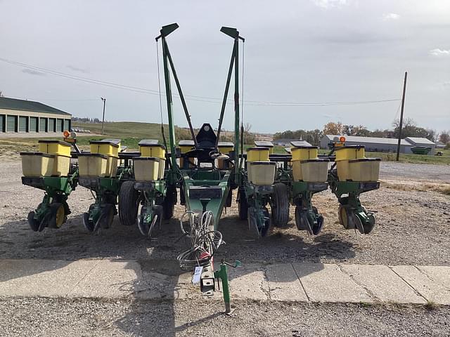 Image of John Deere 7200 equipment image 2