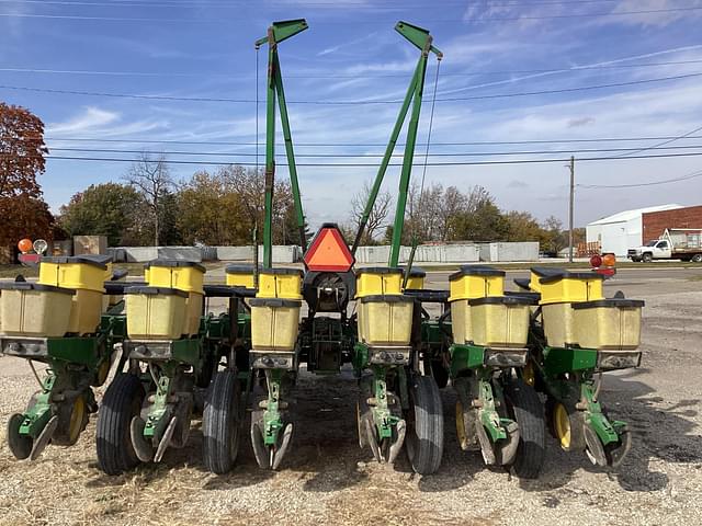 Image of John Deere 7200 equipment image 3