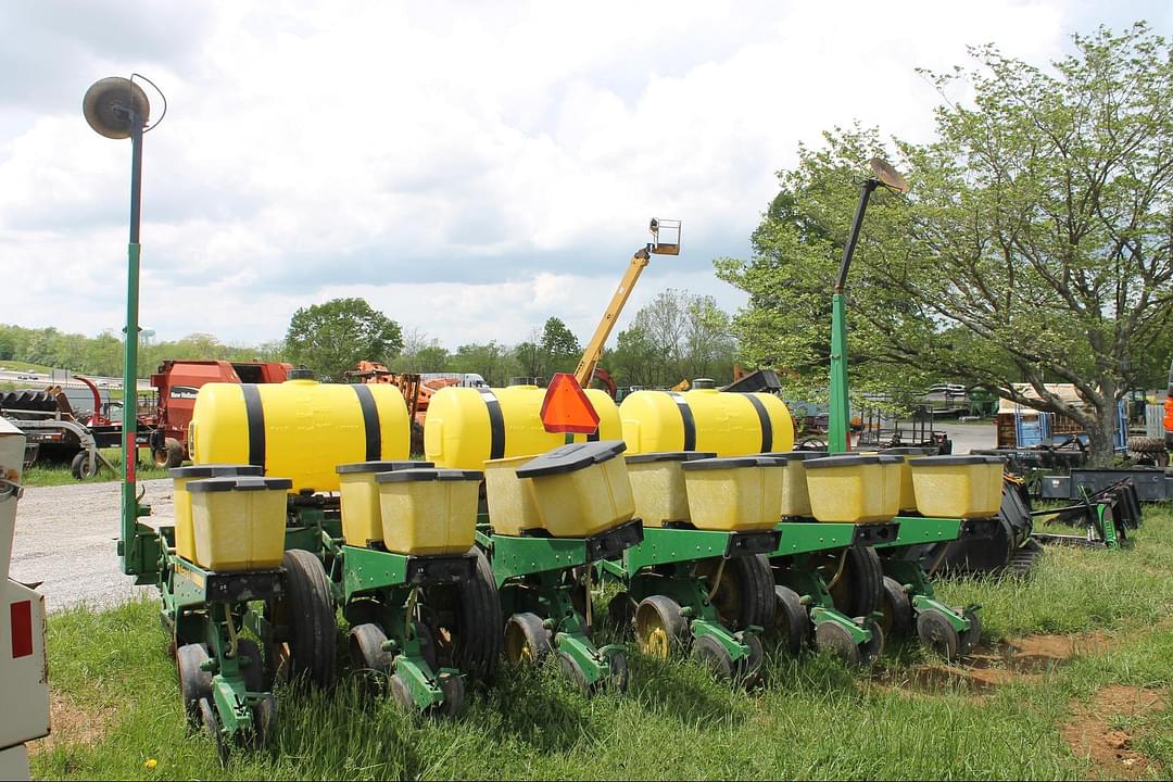 Image of John Deere 7200 Primary image