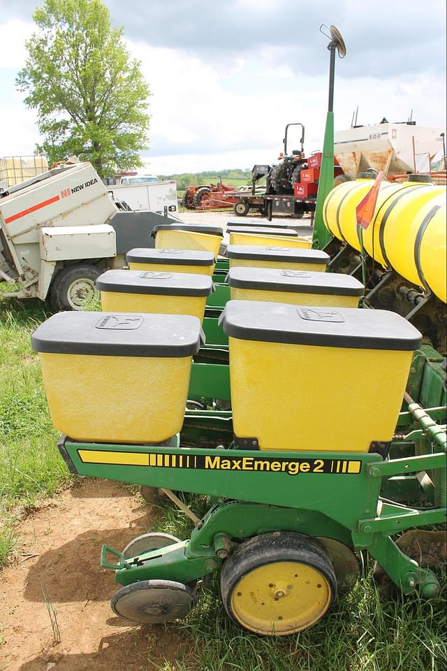 Image of John Deere 7200 equipment image 2