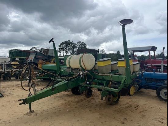 Image of John Deere 7200 equipment image 1