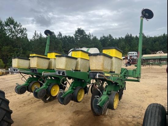 Image of John Deere 7200 equipment image 2