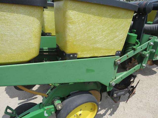 Image of John Deere 7200 equipment image 4