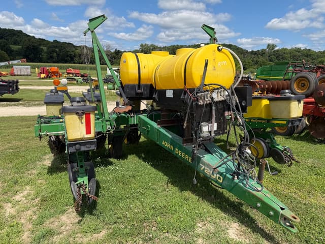 Image of John Deere 7200 equipment image 2