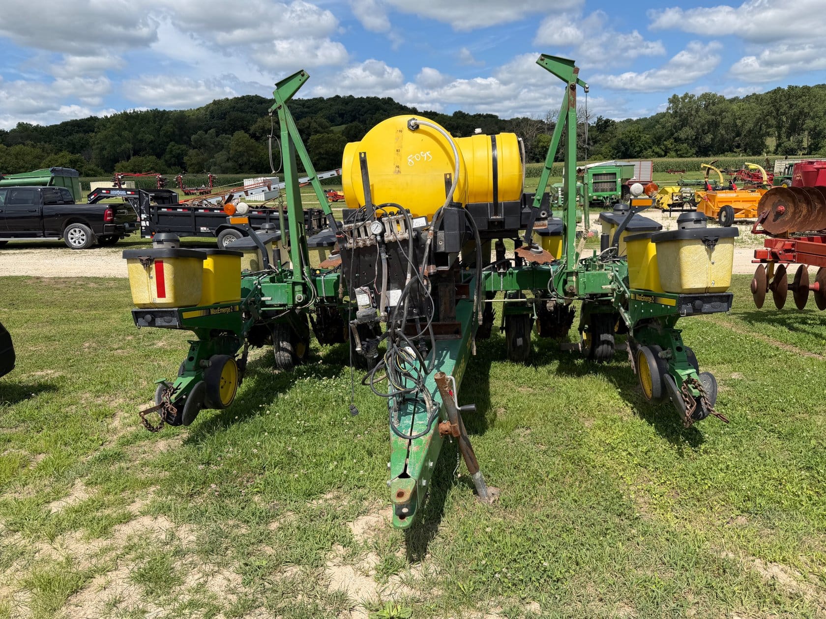 John Deere 7200 Equipment Image0