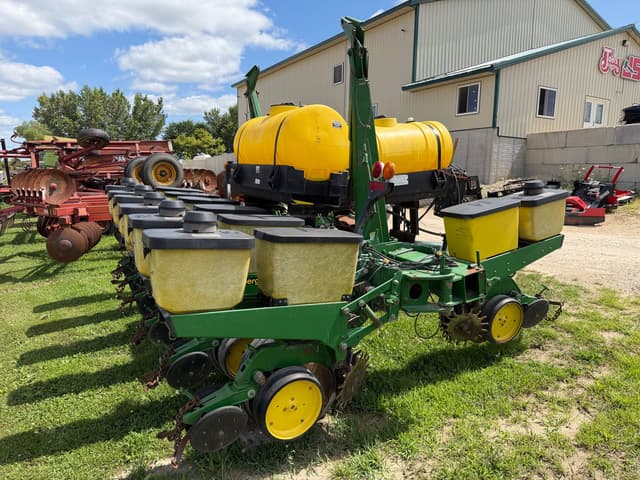 Image of John Deere 7200 equipment image 3