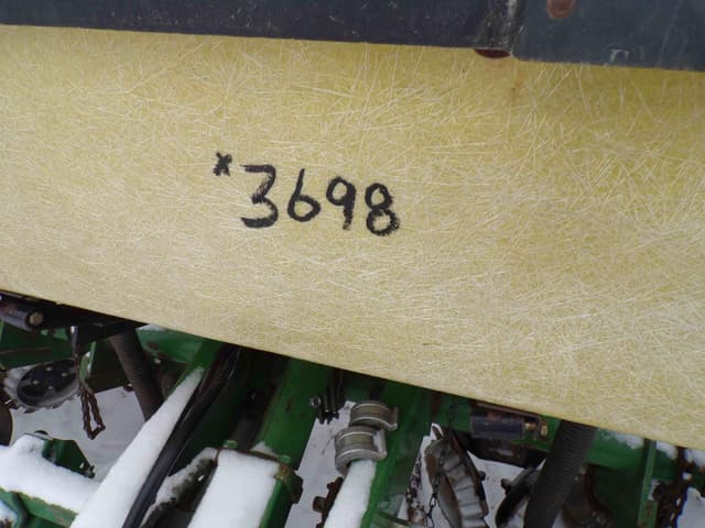 Image of John Deere 7200 equipment image 1
