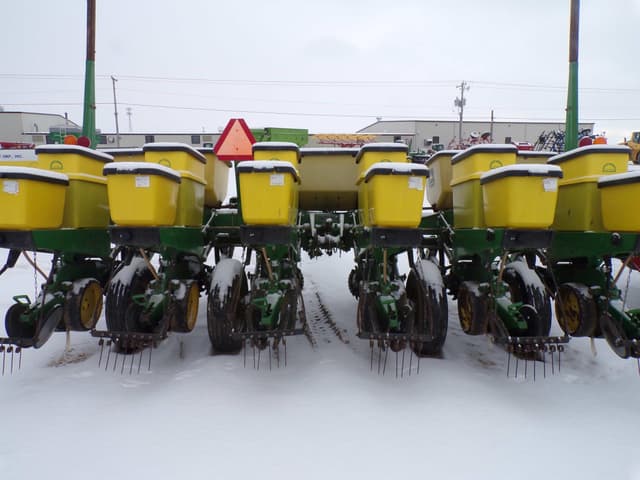 Image of John Deere 7200 equipment image 4