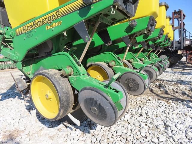 Image of John Deere 7200 equipment image 4