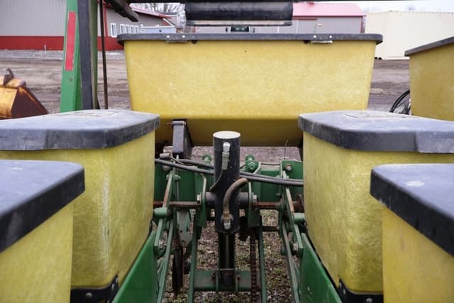 Image of John Deere 7200 equipment image 4