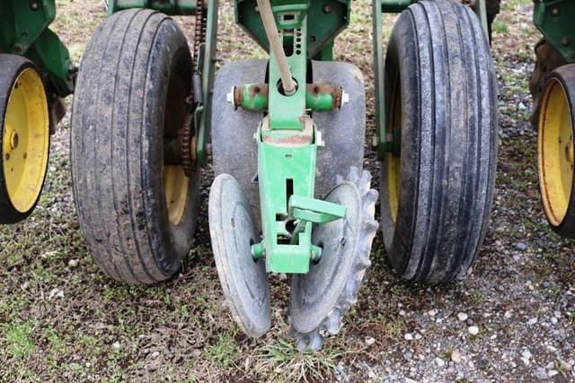 Image of John Deere 7200 equipment image 3