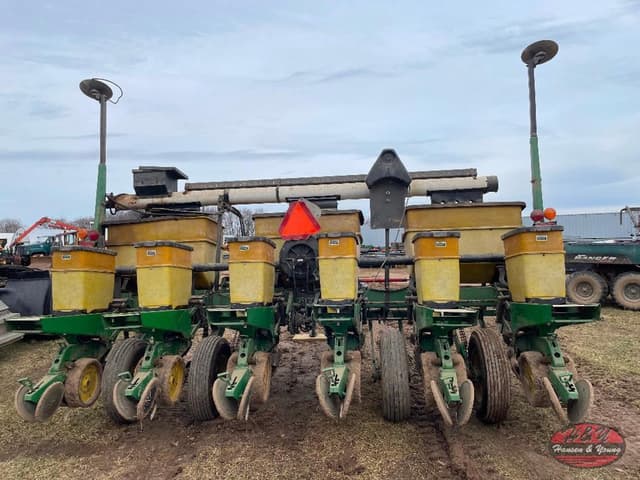 Image of John Deere 7200 equipment image 4