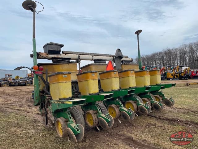 Image of John Deere 7200 equipment image 3