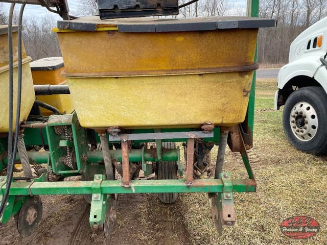 Image of John Deere 7200 equipment image 2