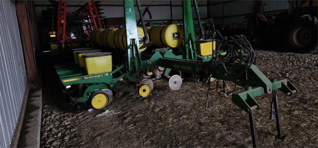 Image of John Deere 7200 equipment image 2