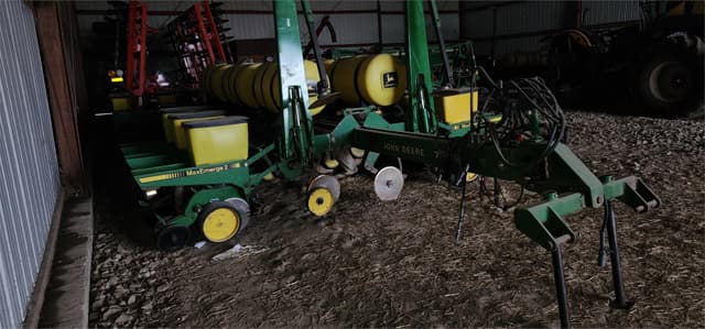 Image of John Deere 7200 equipment image 2