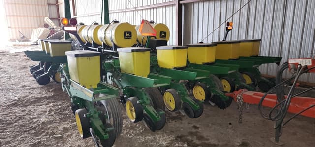 Image of John Deere 7200 equipment image 4