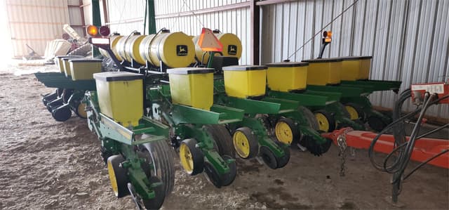 Image of John Deere 7200 equipment image 4