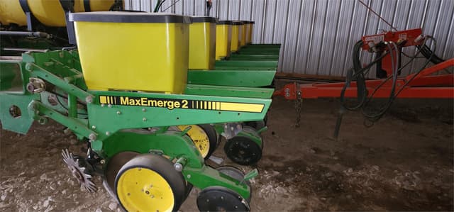 Image of John Deere 7200 equipment image 3