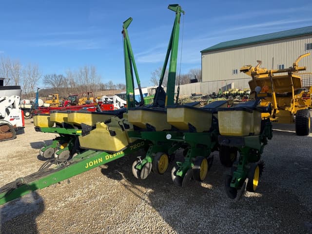 Image of John Deere 7200 equipment image 2