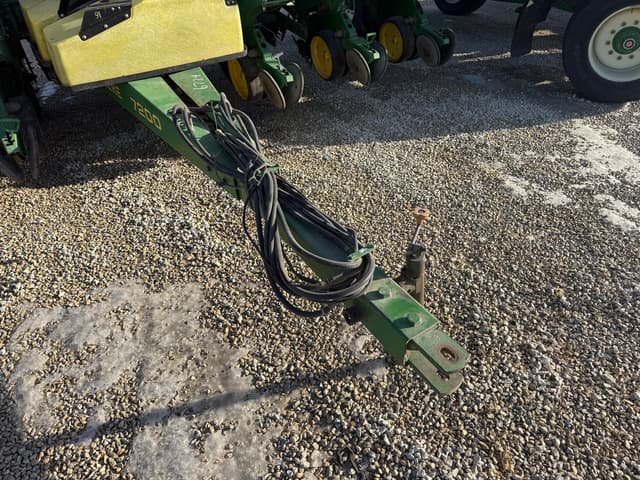 Image of John Deere 7200 equipment image 3
