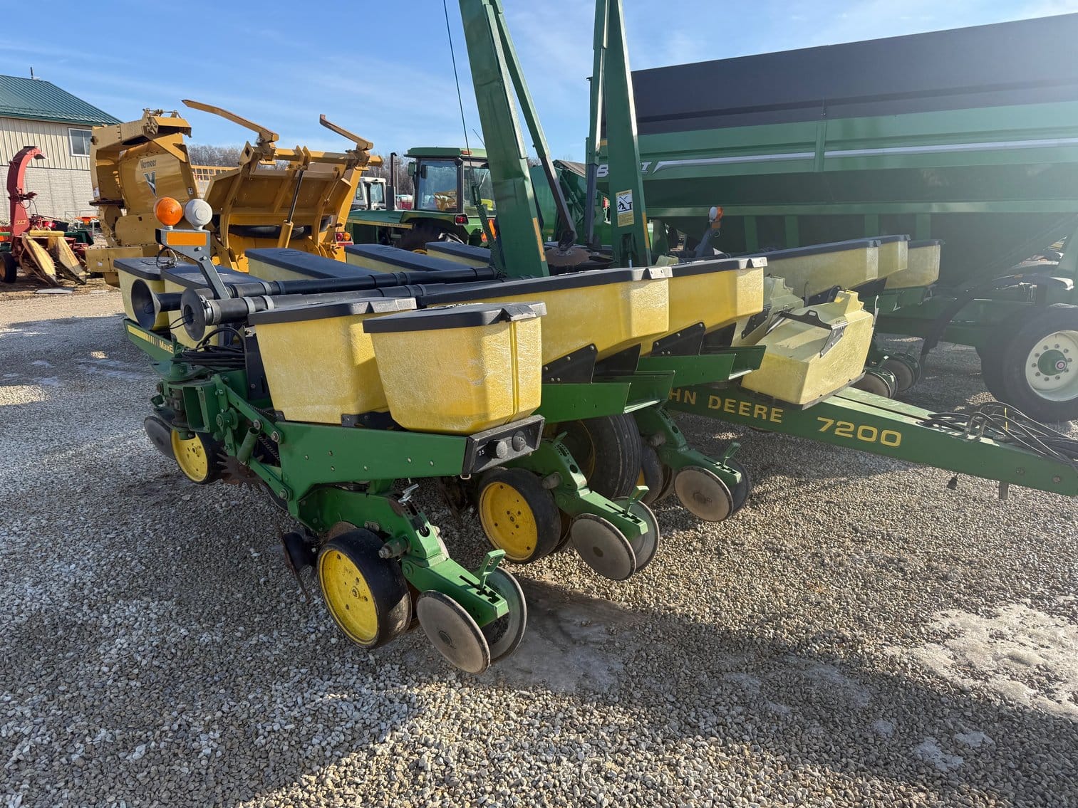 John Deere 7200 Equipment Image0