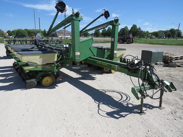Image of John Deere 7200 equipment image 1