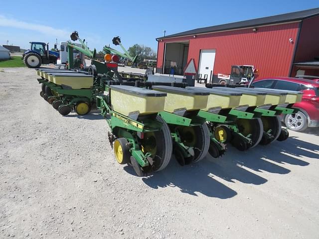 Image of John Deere 7200 equipment image 4