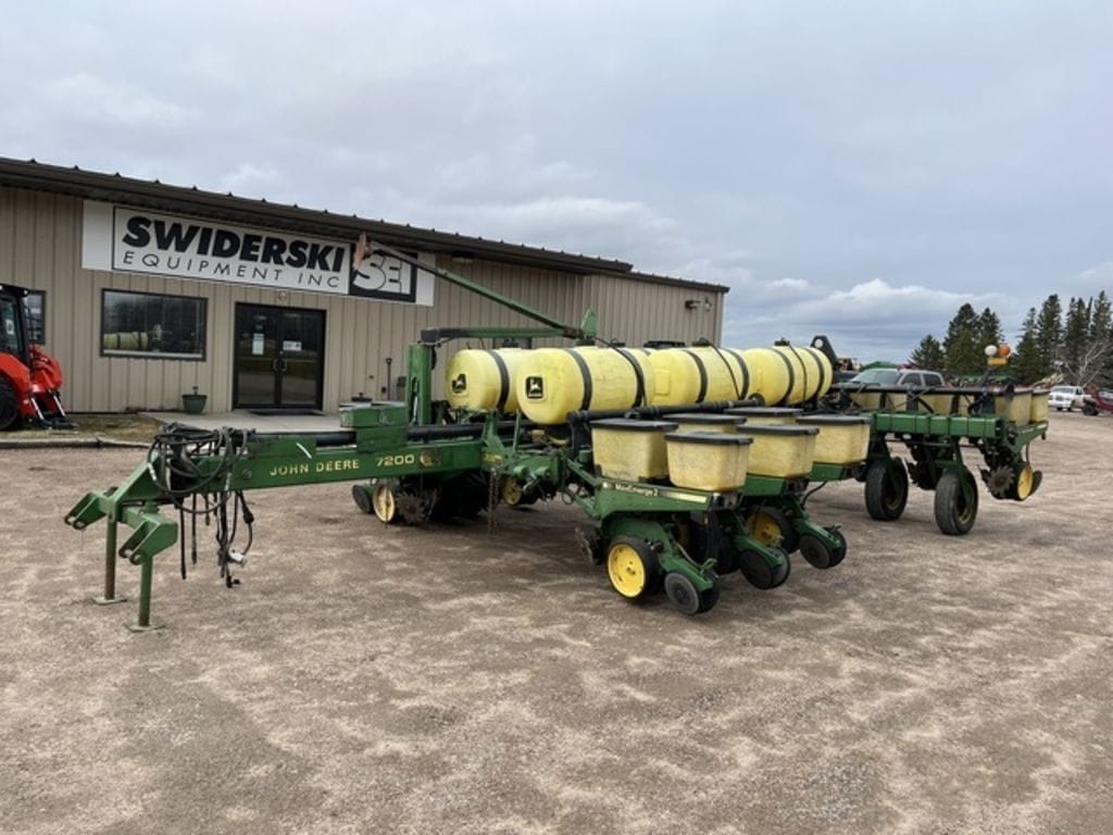 1990 John Deere 7200 Equipment Image0