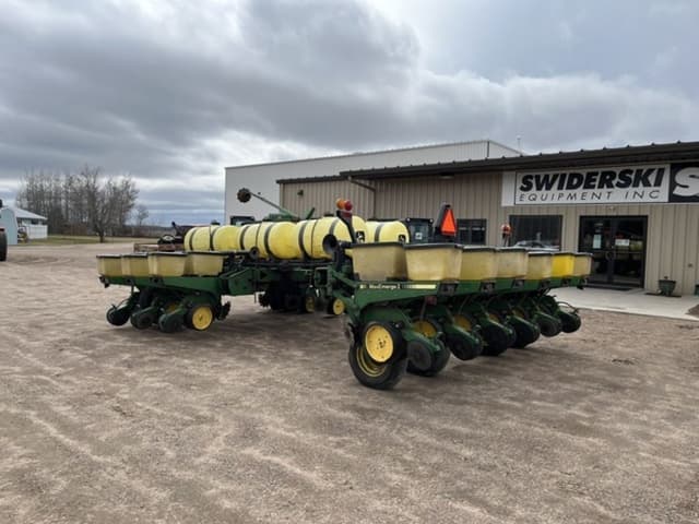 Image of John Deere 7200 equipment image 2