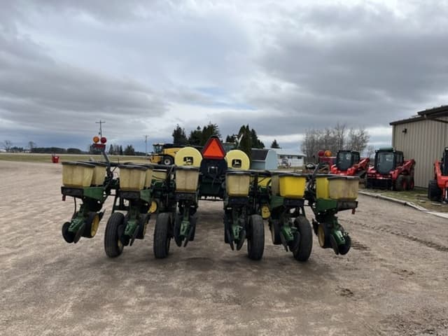 Image of John Deere 7200 equipment image 3